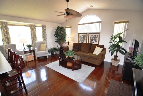 1557.Florida Rentals 1 Living Room.jpg